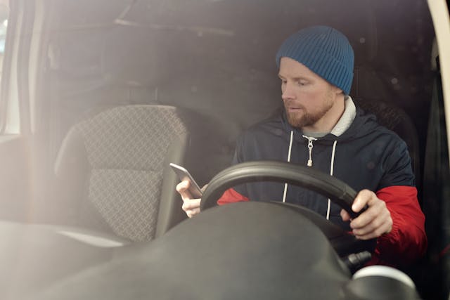 how-motorcyclists-can-outsmart-distracted-drivers